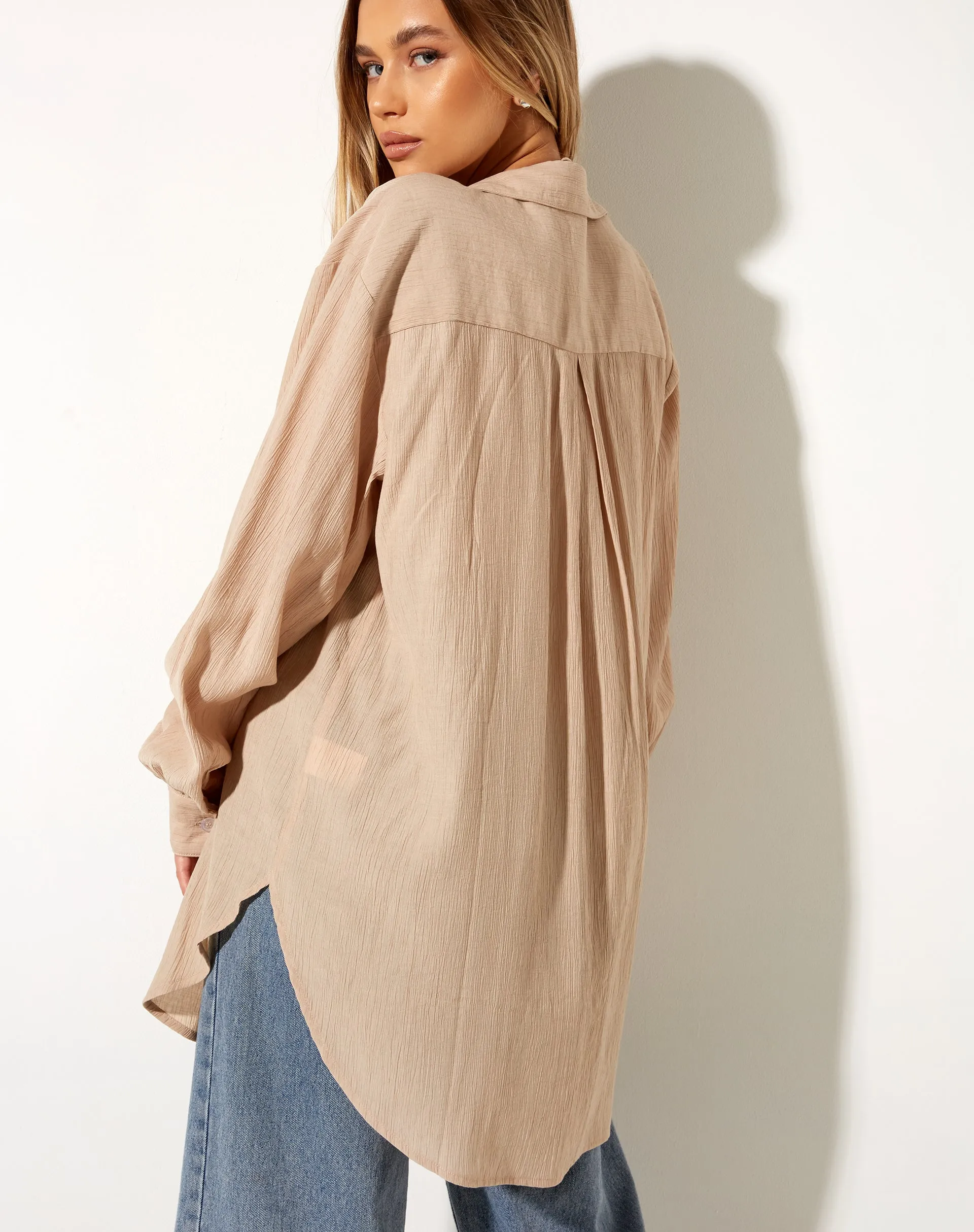 Dael Oversized Shirt in Crinkle Tan