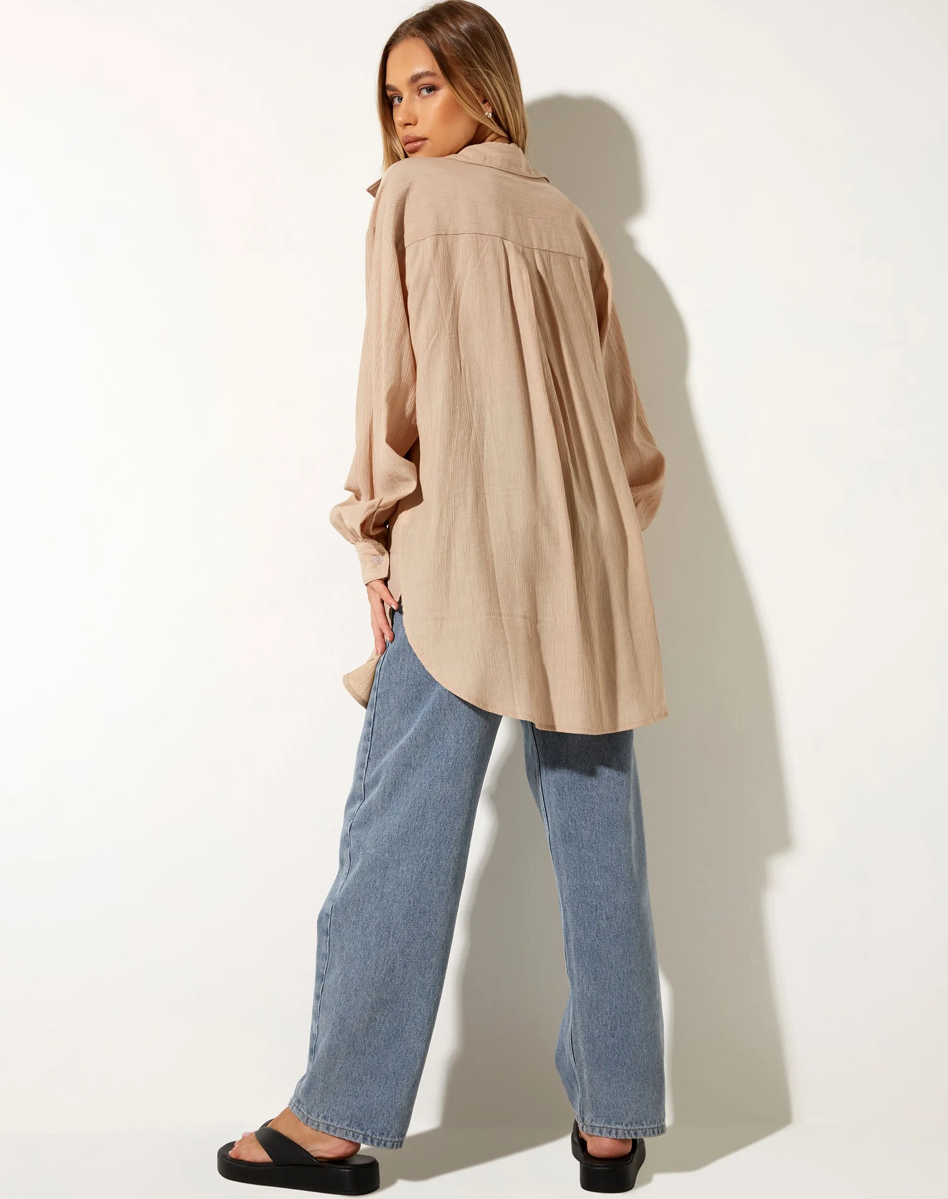 Dael Oversized Shirt in Crinkle Tan