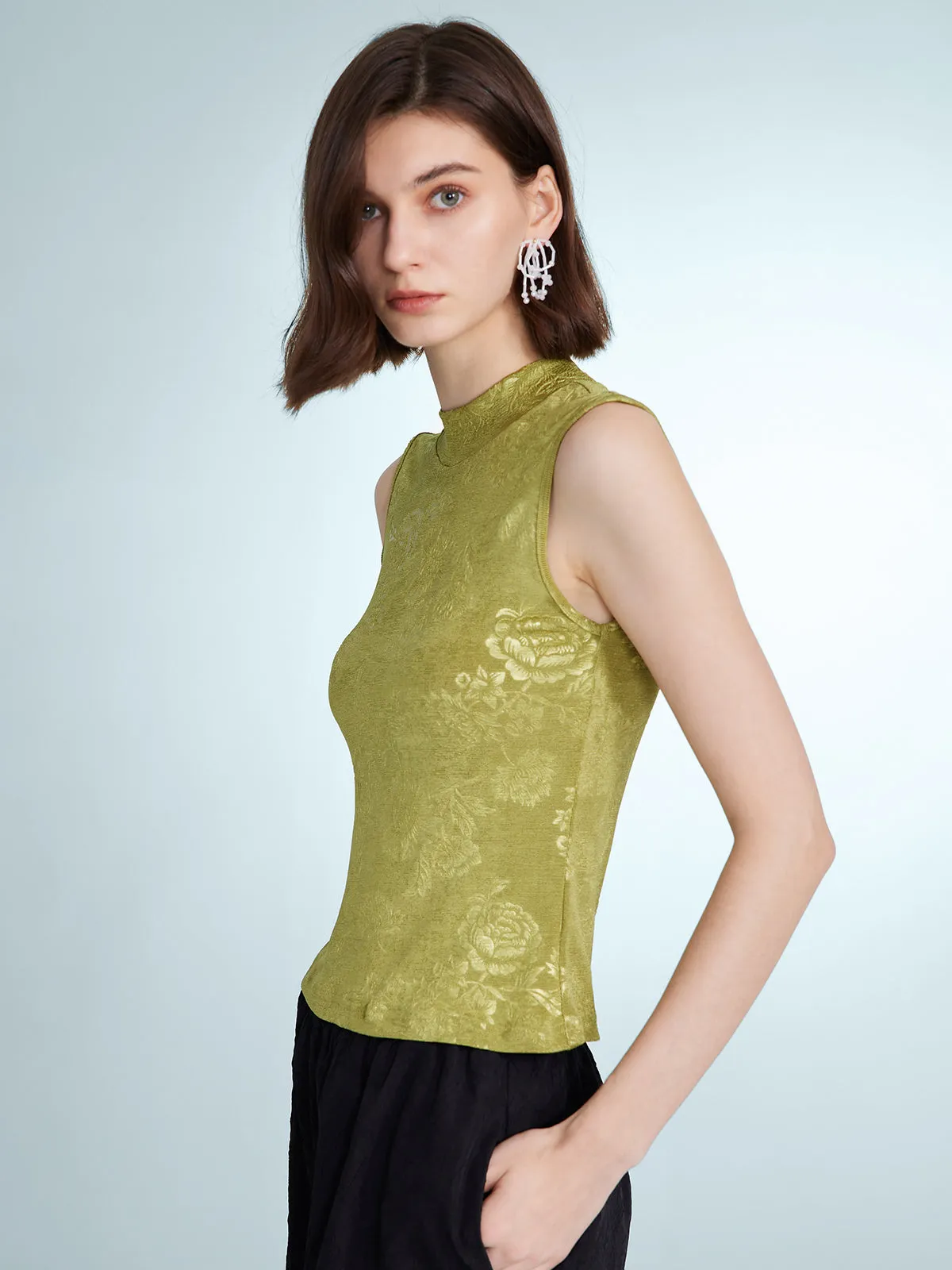 Knitted Embossed Small High-Neck Vest